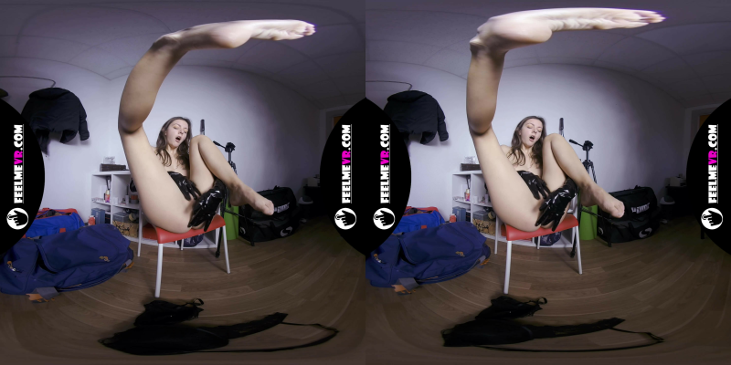 Rebeka Ruby VR Masturbation in Latex Gloves - Image 9