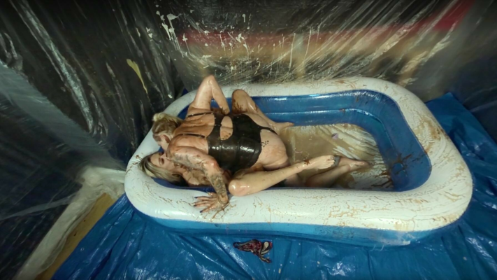 Birthday Food Fight With A Live Audience - Image 9