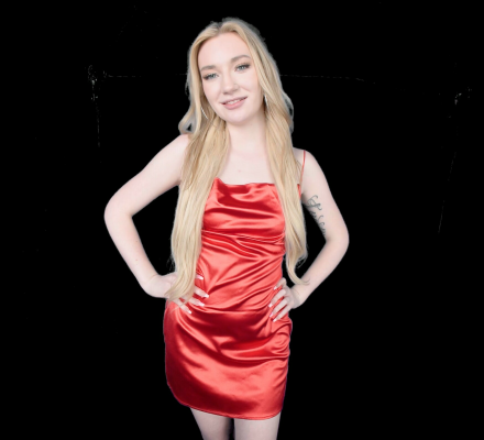 Daisy LaVoy's Secret Crush in 4K VR Fantasy - Image 1