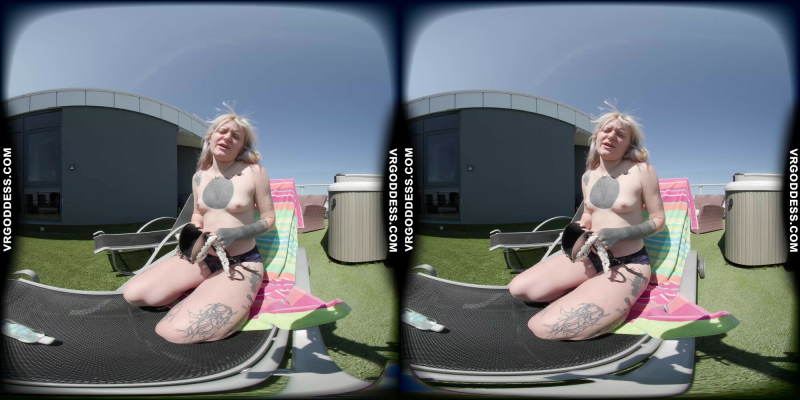 Pale Brille Fingering Herself Outdoors Under The Hot Sun With Oil - Image 1