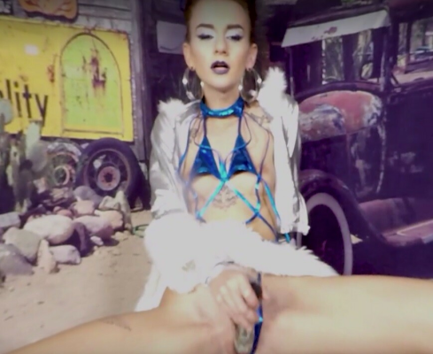 Adelle Unicorn Solo in Stunning 4K Cosplay - Image 4