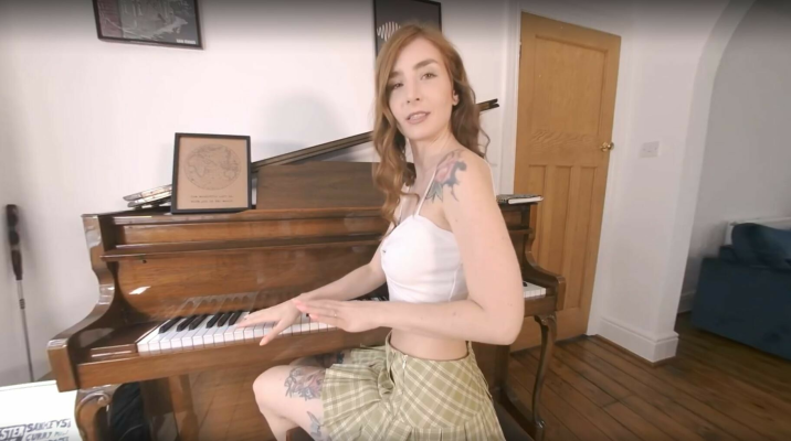 Katie Cooper's Sensual Finger Play in 4K - Image 1