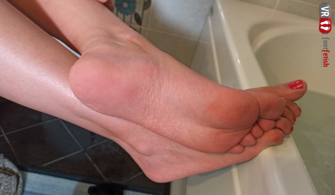 Chiara's Sensual Bath in Stunning 4K VR - Image 3