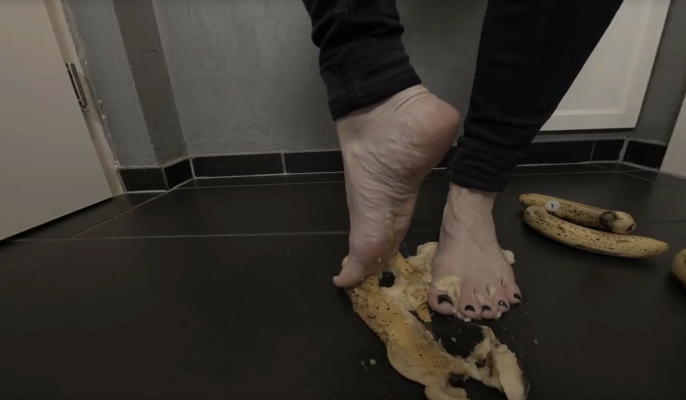 Sabdeluxe Outdoor Footdate - Intense 8K VR Tease - Image 5