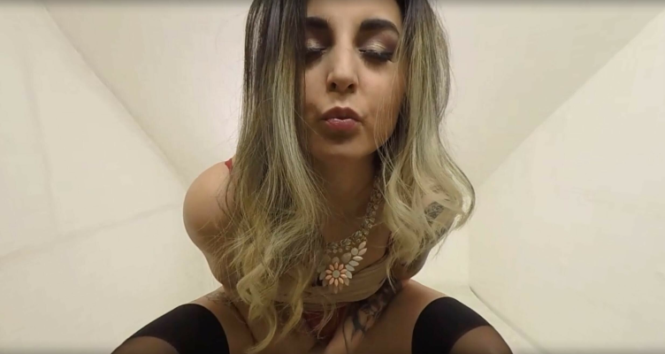 Stacy Sommers Sizzling Solo in Stunning 4K - Image 3