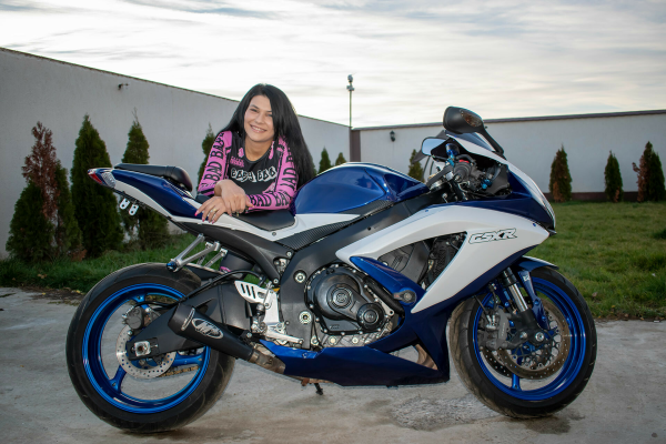 Petite Annie - Squirt all over my bike - Image 2