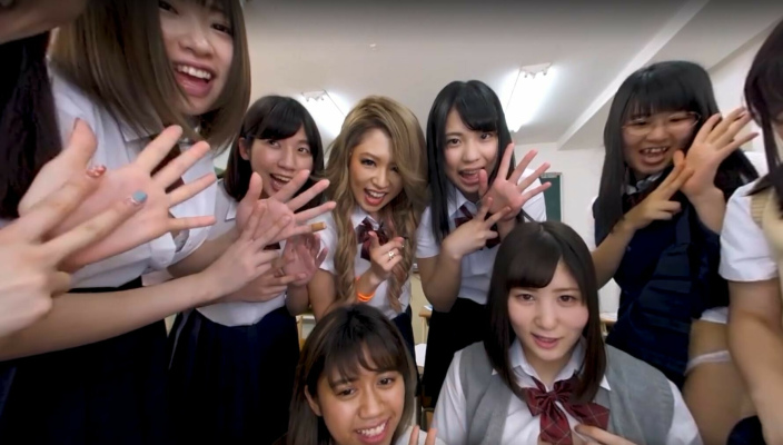 Ultimate Harem Fantasy with 26 Girls in VR - Image 4