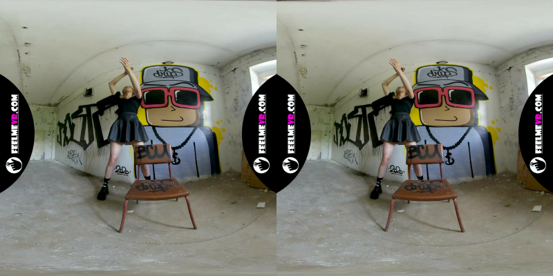 180Vr Blizard Dances And Shows Her Teenager Naked Body - Image 1