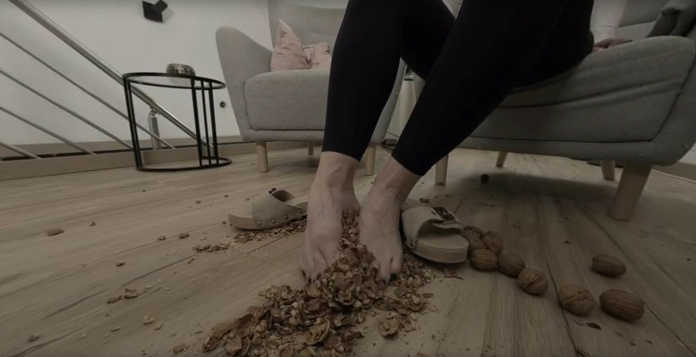 Sabdeluxe in Intense Walnut Crush VR Scene - Image 1