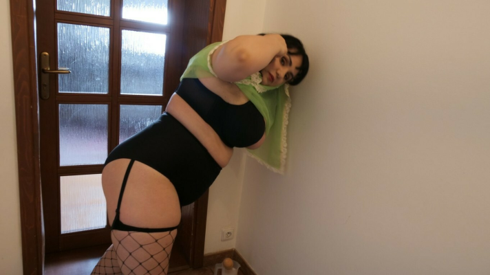 Mistress Sarah: German Domme in Stunning VR - Image 1