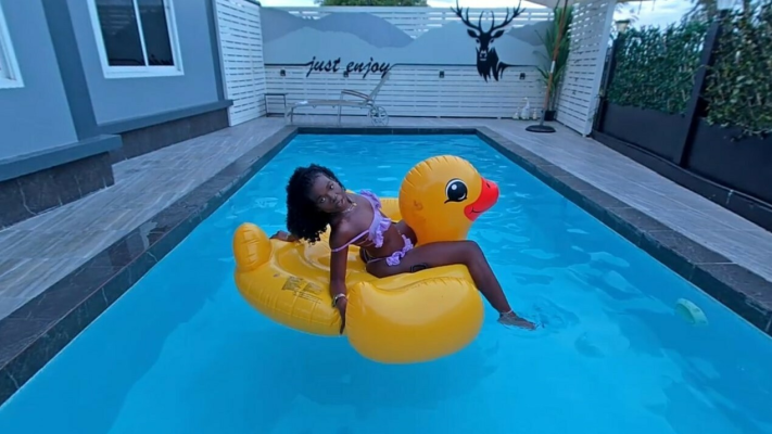 POV Pool Tease – Amelia Star’s Wet Body and Dark Skin Will Drive You Crazy | 8K Seduction - Image 4